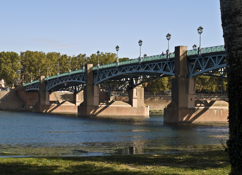 Toulouse -- Le Pont Saint-Pierre vu de la rive gauche de la Garonne