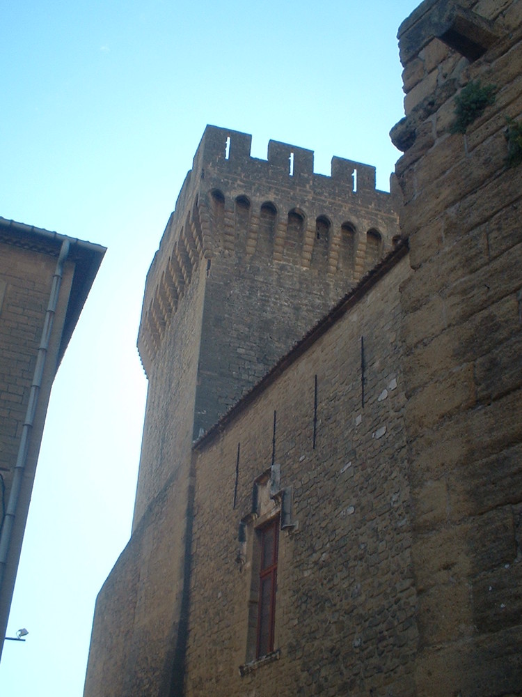 tour chateau de l emperi