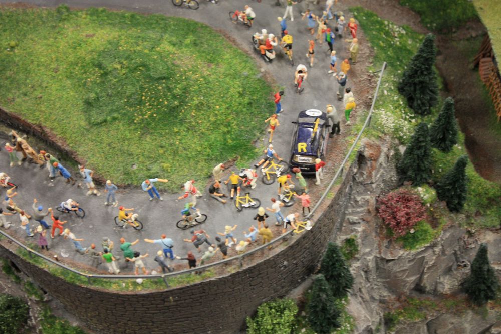 tour de france en miniature aus der Hubiperspektive