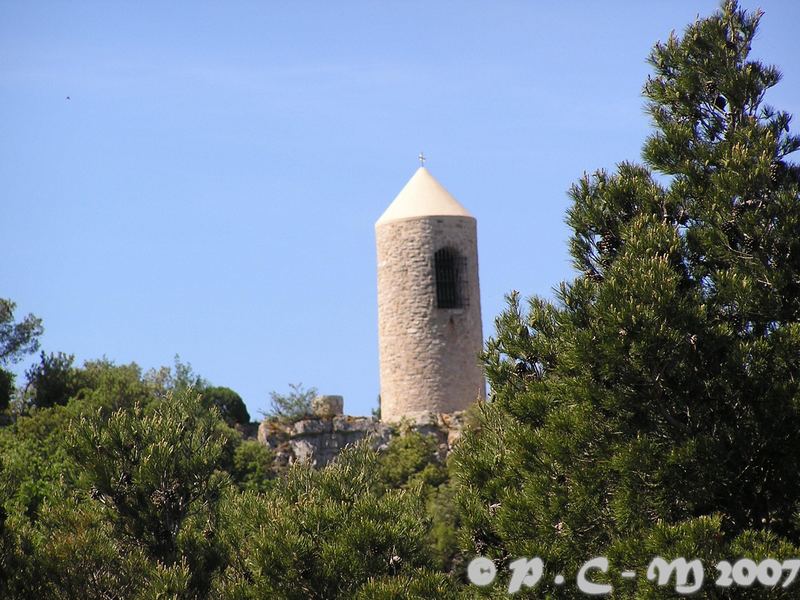 Tour de St Jean du puy 13