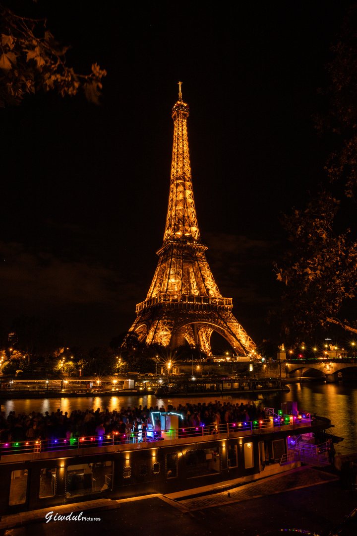 Tour Eiffel (2) - "Copyrigth Tour Eiffel - Illuminations Pierre Bideau"