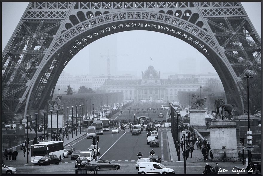 * Tour Eiffel *