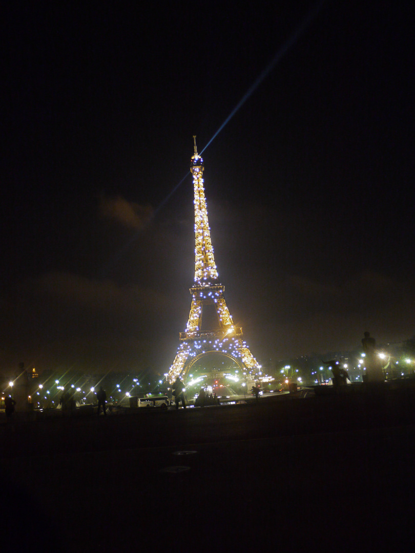 tour eiffel à 23h pile