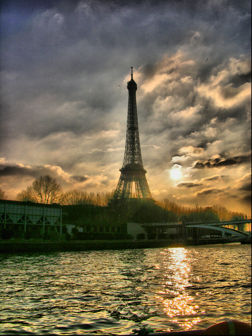 foto tour eiffel al tramonto