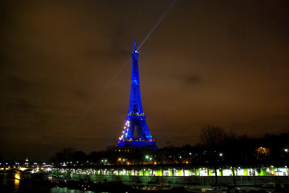 Tour Eiffel at night (25.12.2008)