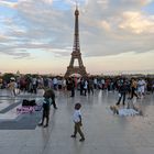 Tour Eiffel behind a child an afternoon