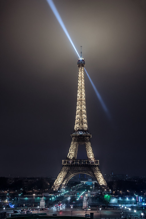 Tour Eiffel bei Nacht und Nebel