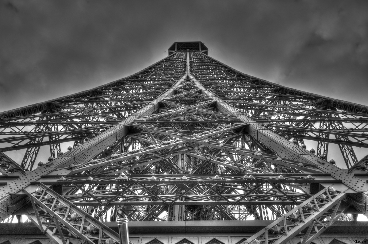 ~ Tour Eiffel B&W ~