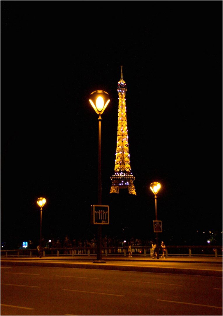 Tour Eiffel by Night