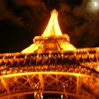 tour eiffel by night with moon