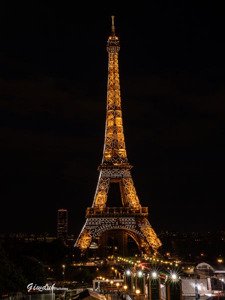 Tour Eiffel - "Copyright Tour Eiffel - Illuminations Pierre Bideau"