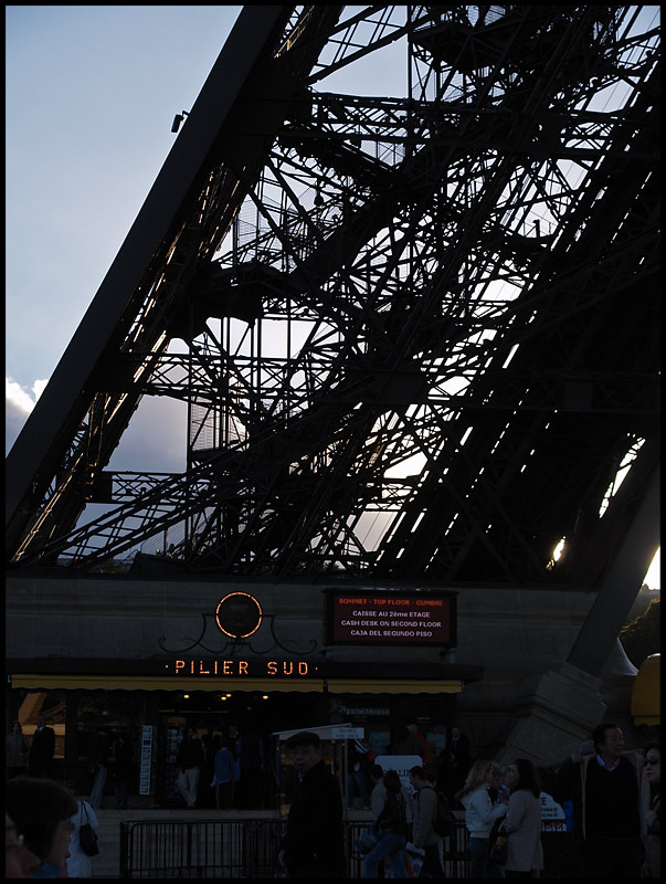 Tour Eiffel - Pilier Sud