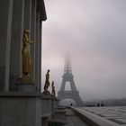 Tour Eiffel sous les nuages