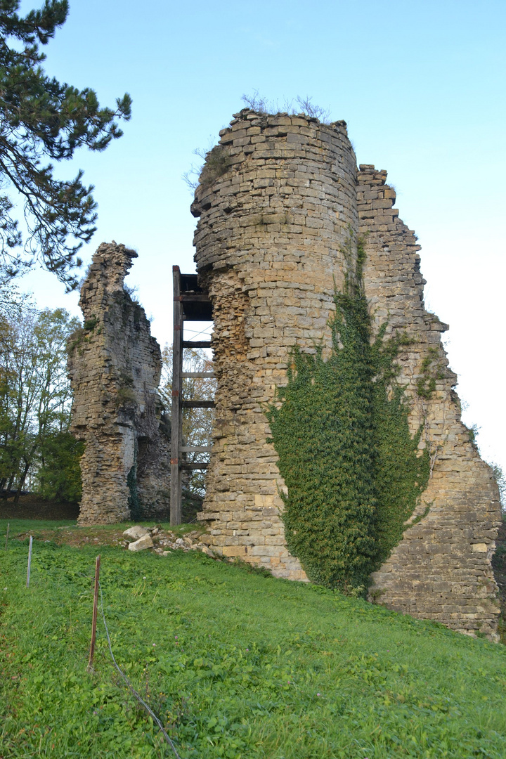 Tour en ruine