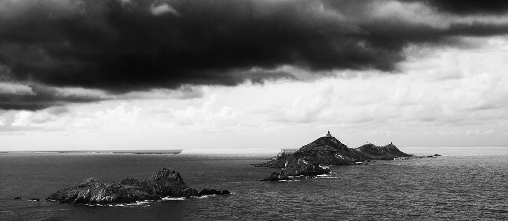 Tour gênoise au large de la Corse majestueuse von benj974 