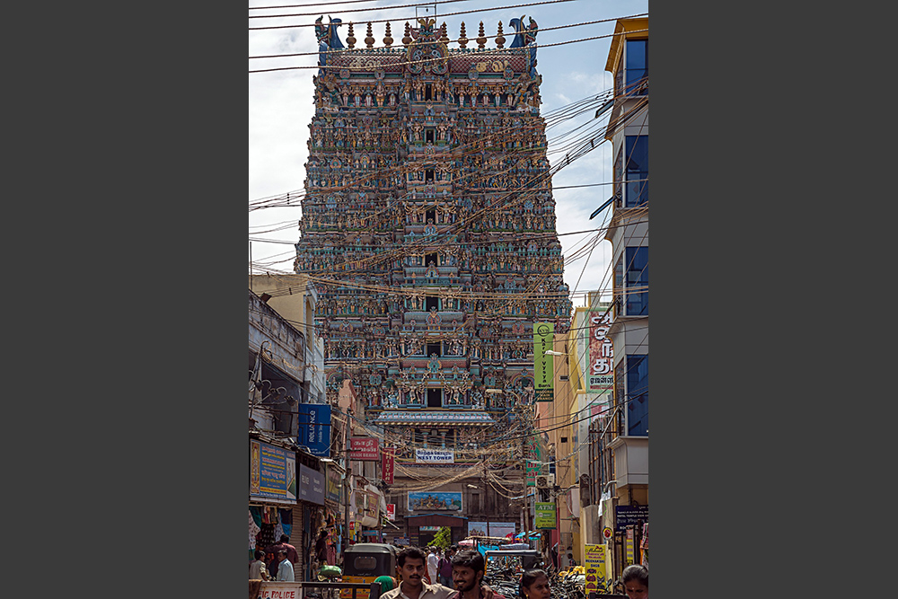 Tour ouest du temple hindou de Mînâkshî à Madurai (de style dravidien)