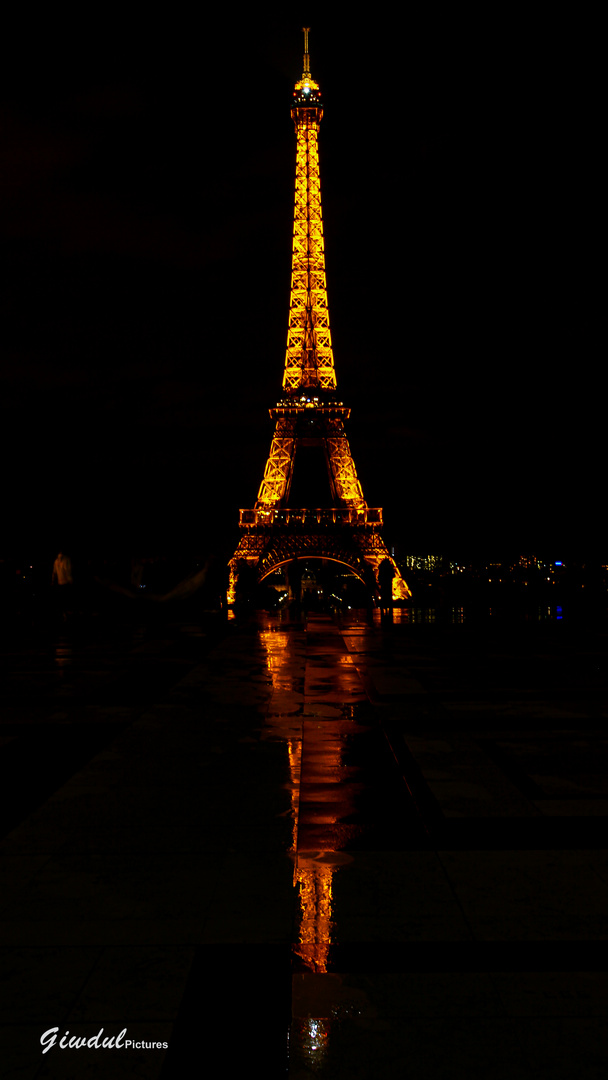 "Tour-Spiegel"  "Copyright Tour Eiffel - Illuminations Pierre Bideau"