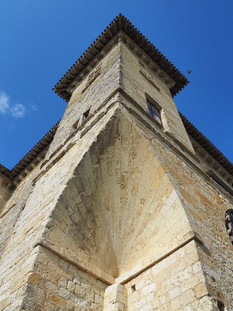 Tour sud-ouest du Château de Lavardens