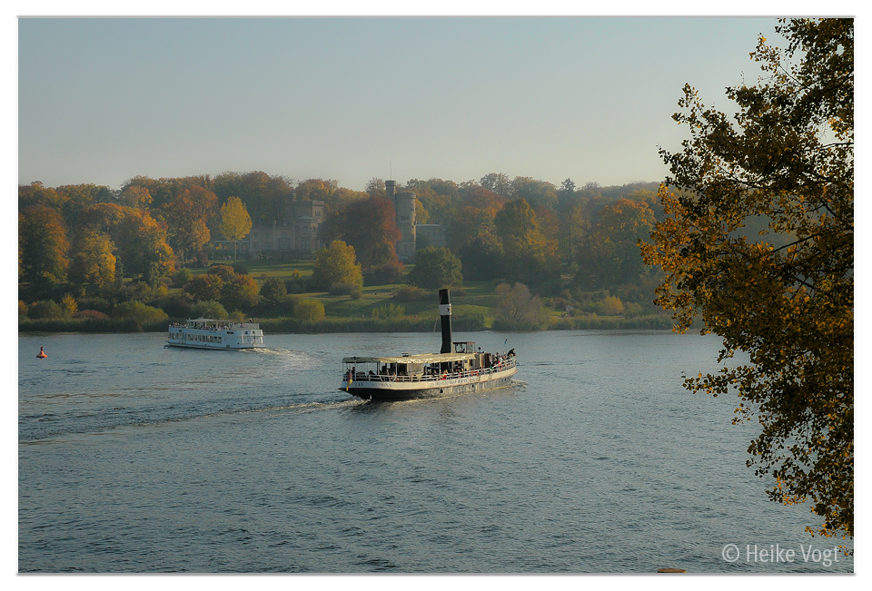 Touri Dampfer im Herbst