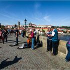 Touristen auf der Karls-Brücke