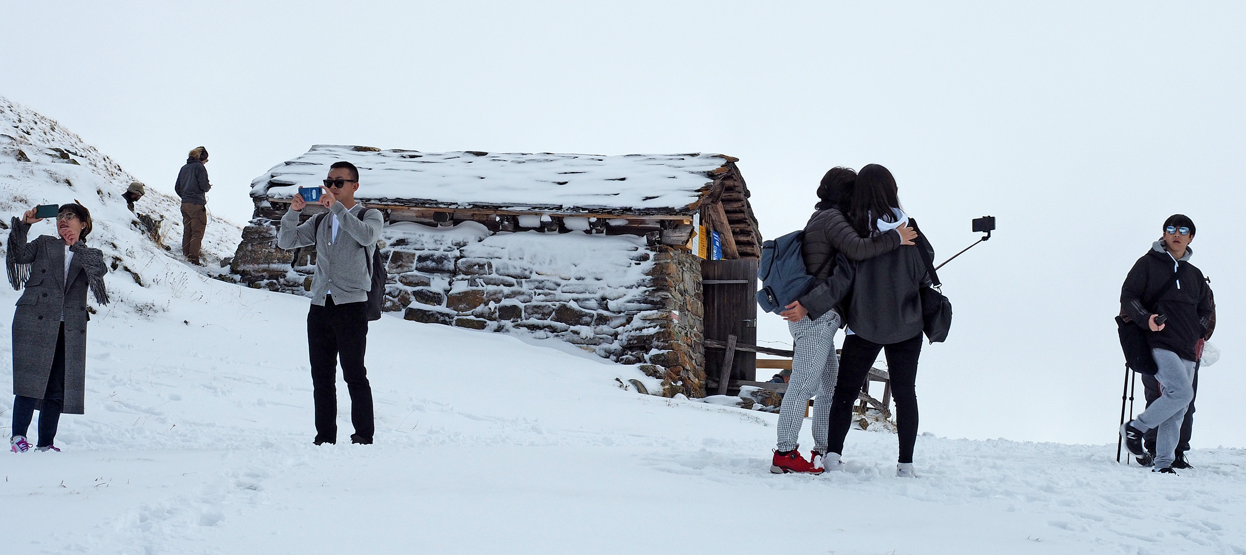 Touristen im Hochgebirge 2