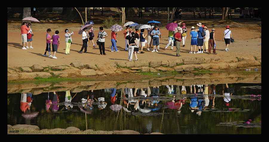 Touristen in Angkor Wat von Silkmars 