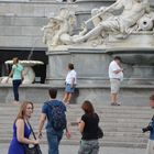 Touristen vor dem Parlament in Wien