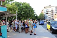 Touristen vor der Sagrada Familia
