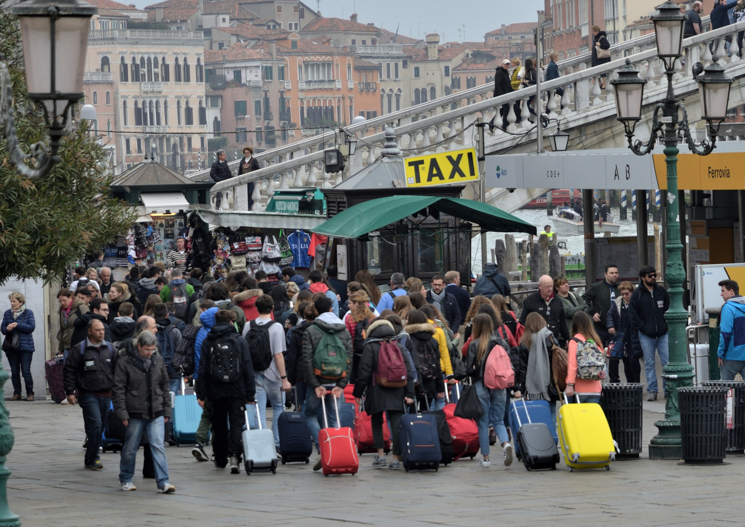 Touristenansturm am Bahnhof in Venedig