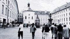 Touristes à Prague (château)