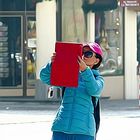 Touristin fotografiert in Oberammergau