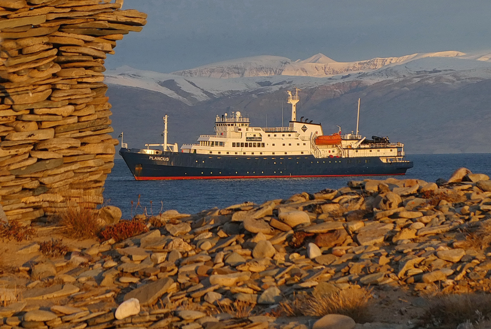 Touristisches Eisbrecher-Schiff