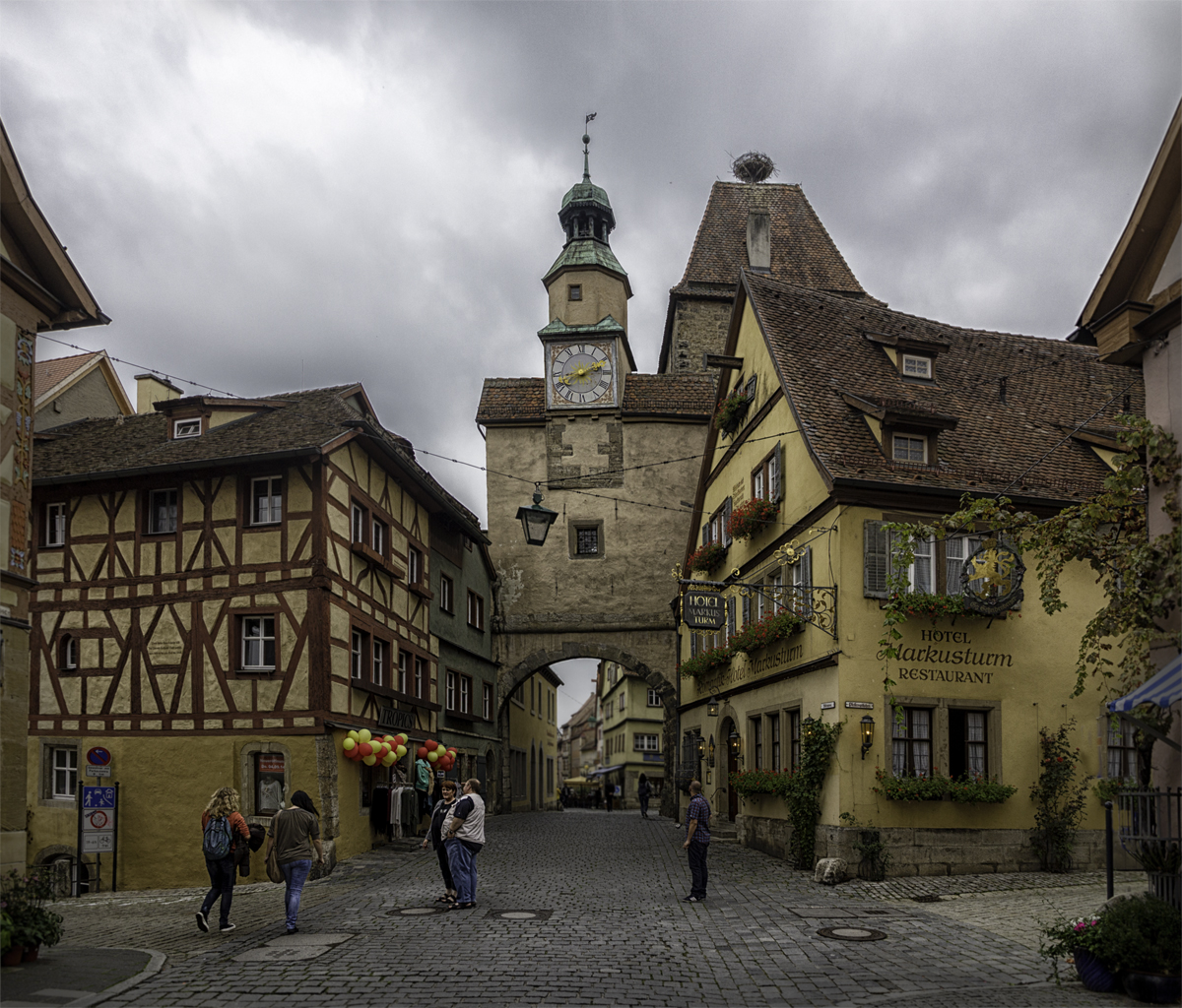 Tourists under the Röderbogen