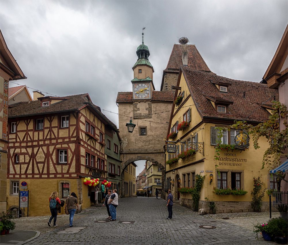 Tourists under the Röderbogen