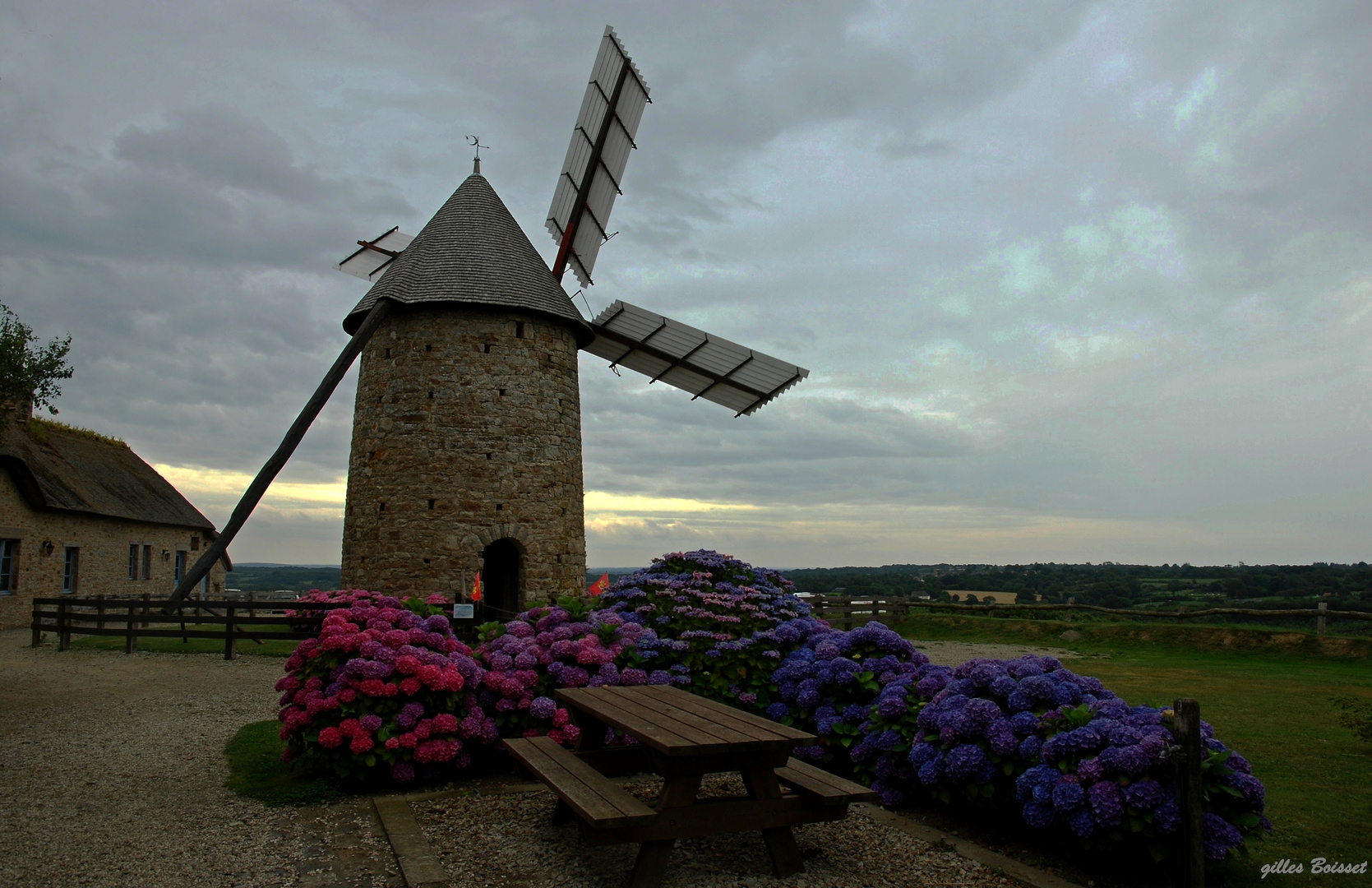 tournent les ailes du vieux moulin