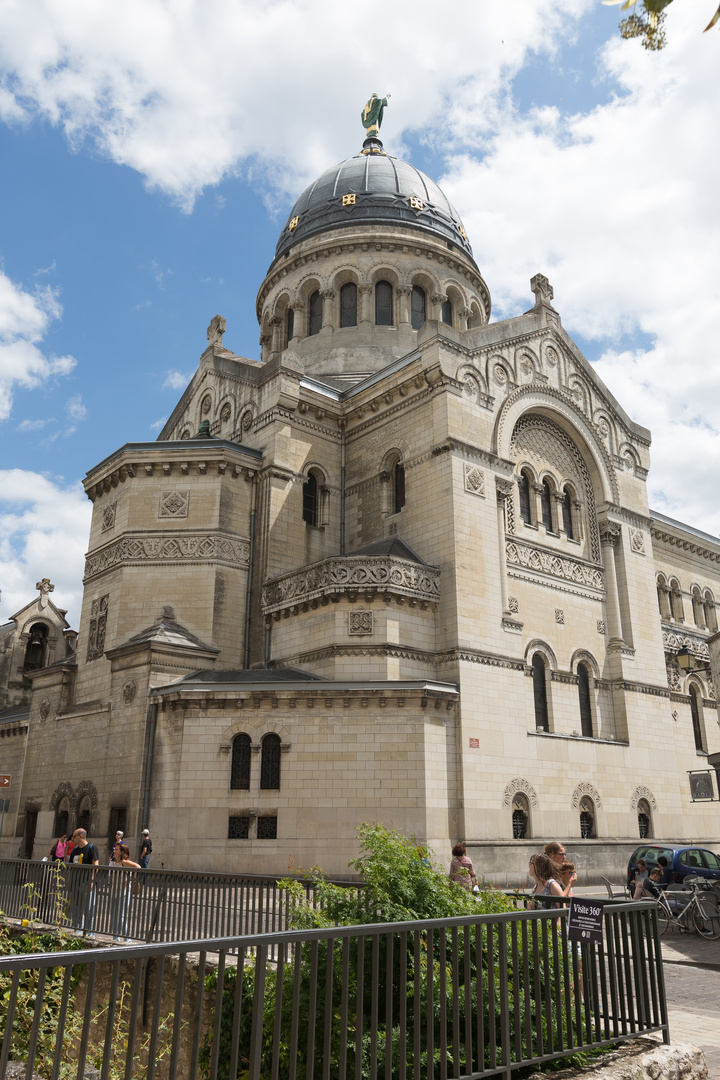 Tours Basilisque de Saint Martin außen