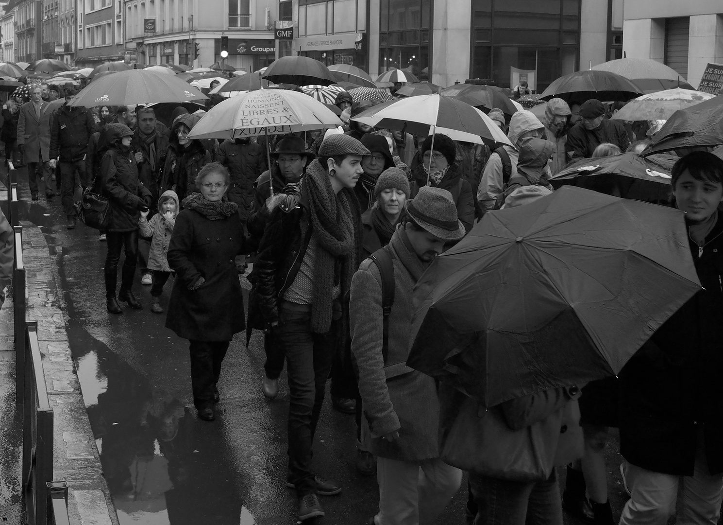 Tous les êtres humains naissent libres et égaux # Je suis Charlie