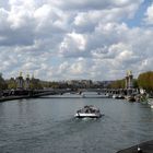 Tout doucement, le long de la Seine ....