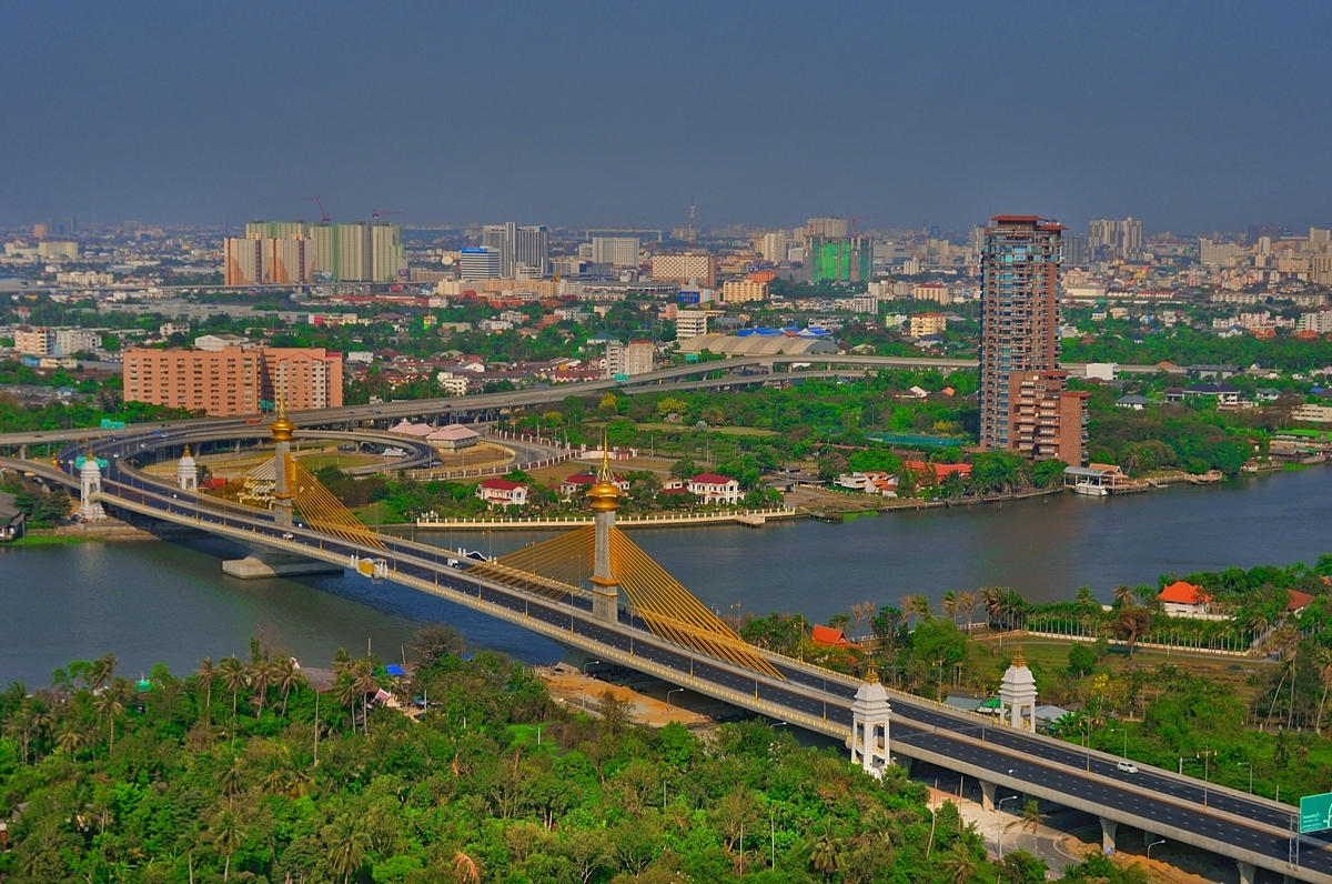 Towards Chao Phraya river crossing bridge