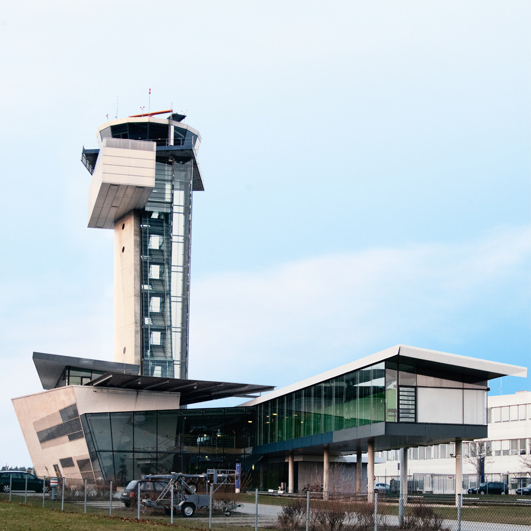 tower airport nürnberg