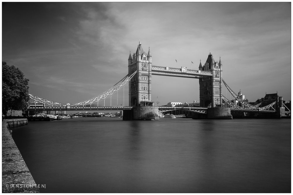 [tower bridge]