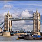 Tower Bridge .