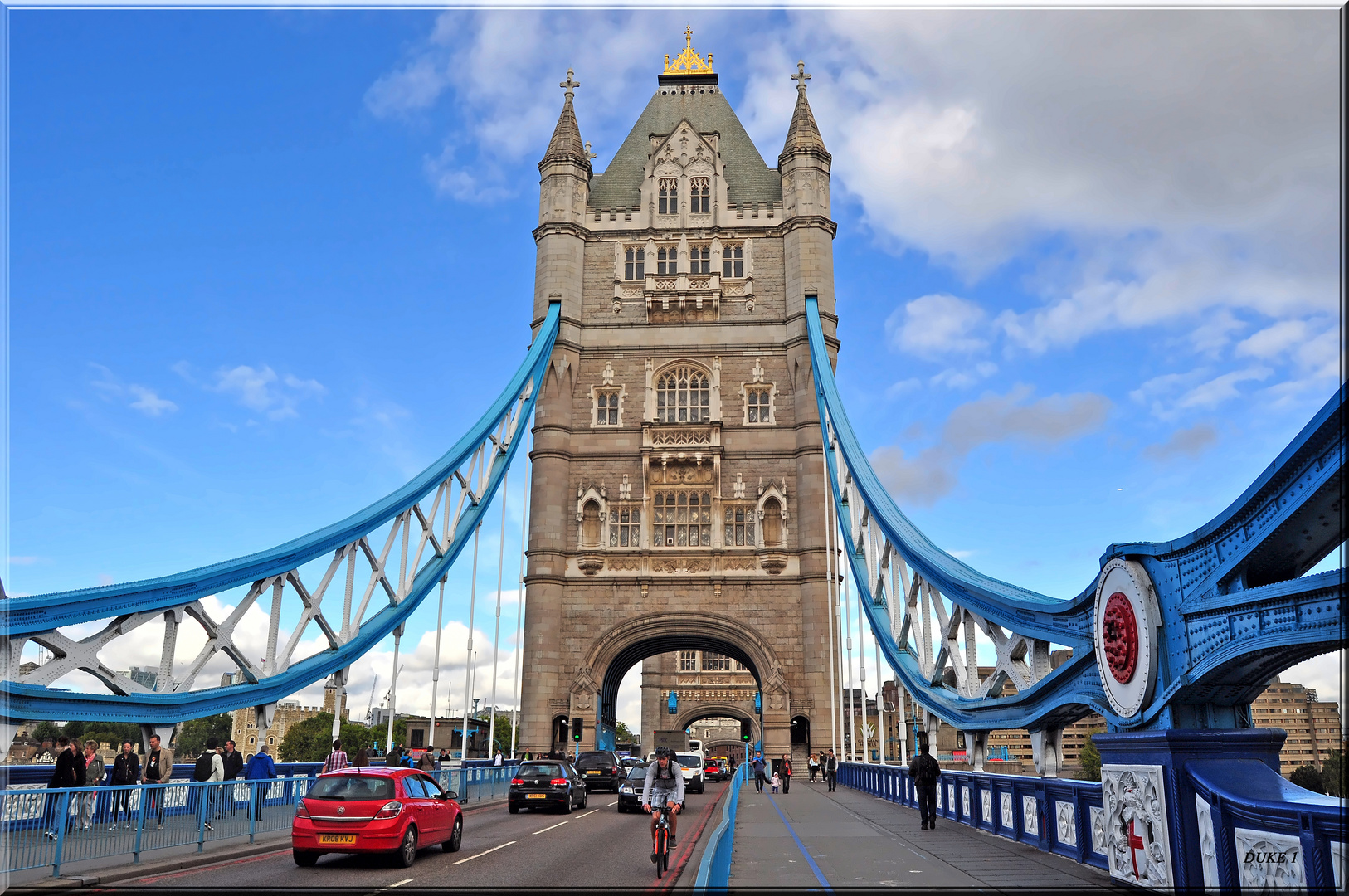 Tower Bridge .