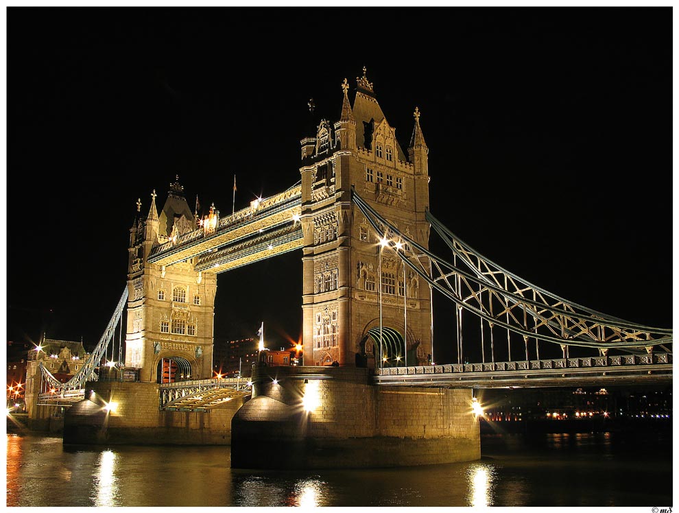 Tower Bridge at night ...