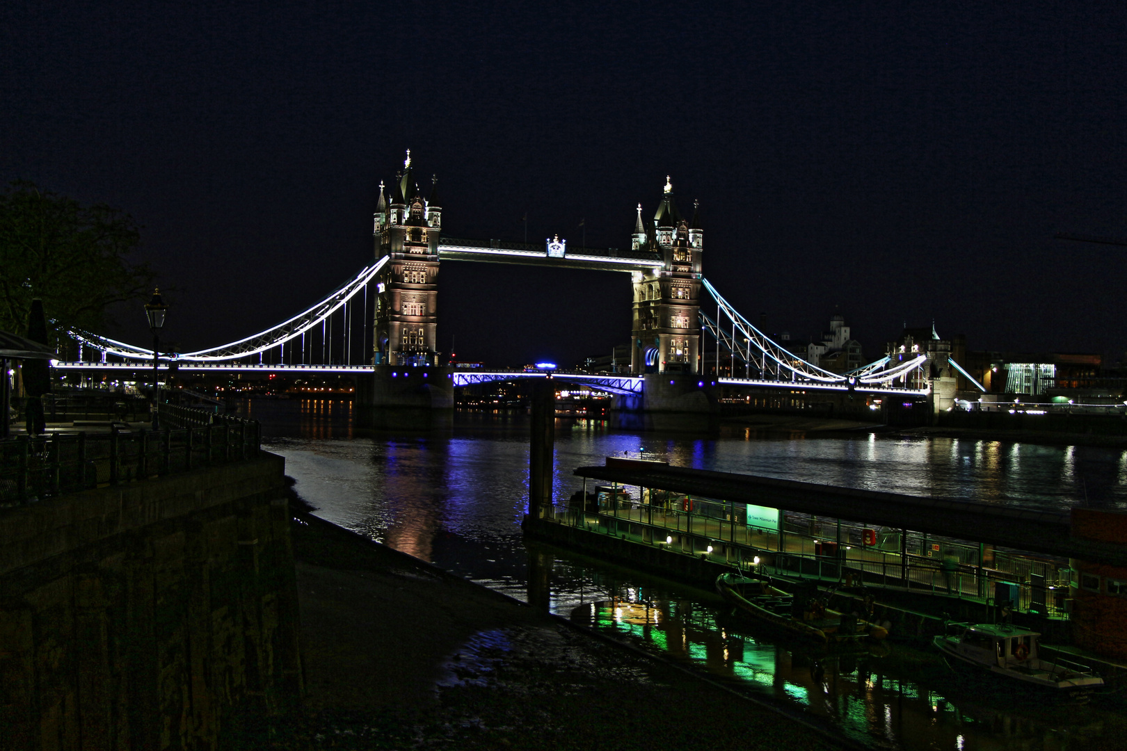 Tower Bridge bei Nacht