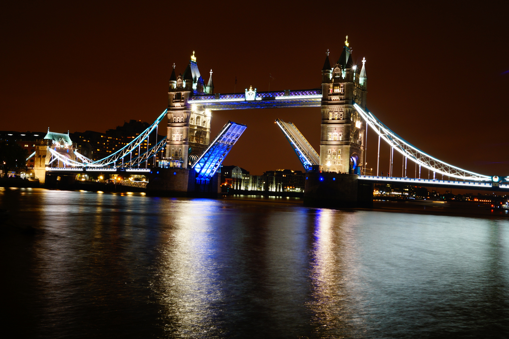 Tower Bridge bei Nacht