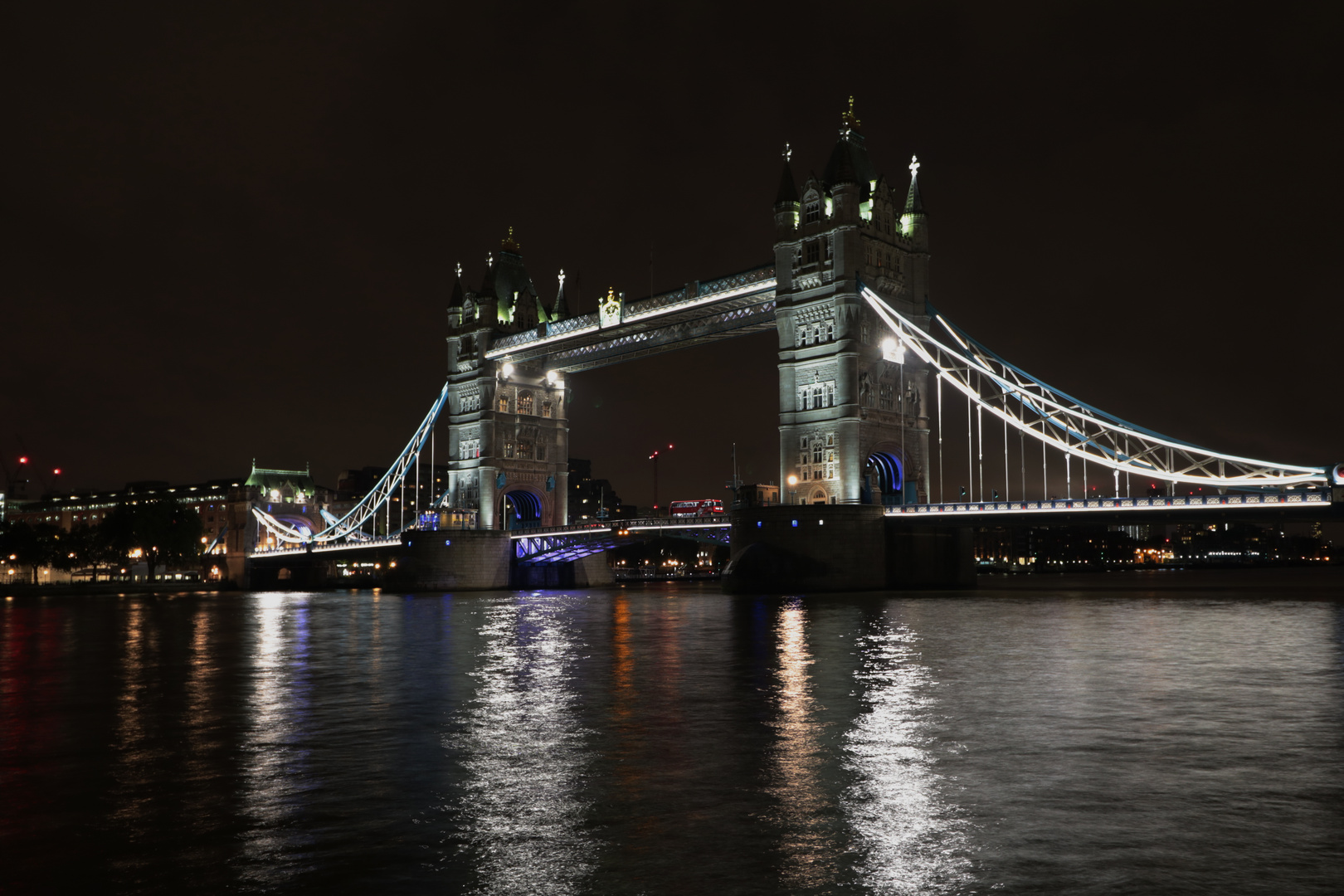 Tower Bridge bei Nacht