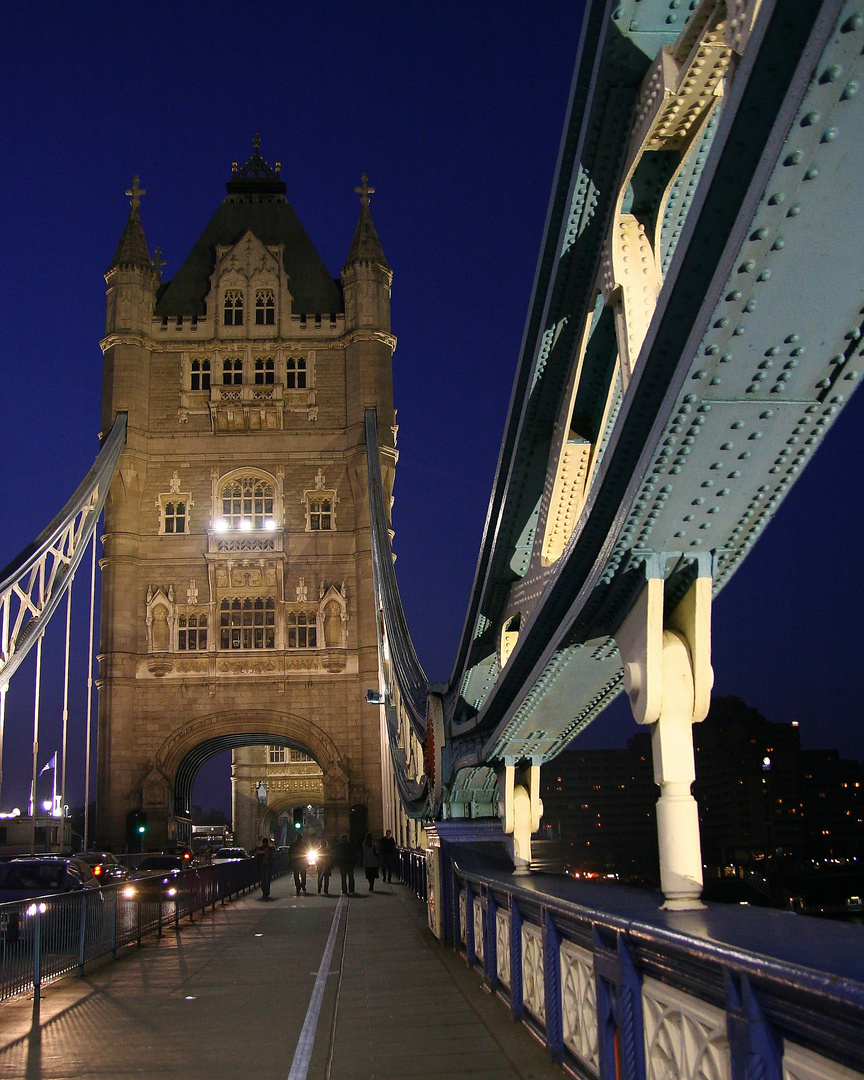 Tower Bridge bei Nacht