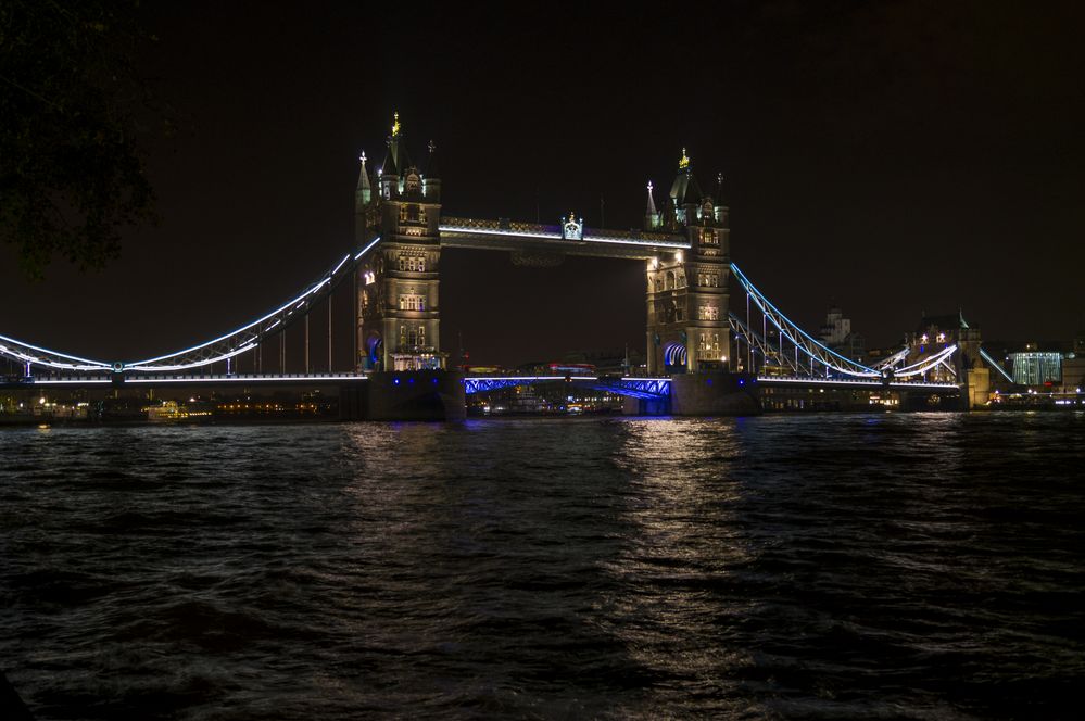 Tower Bridge bei Nacht