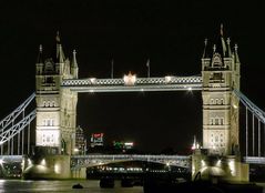 Tower Bridge bei Nacht